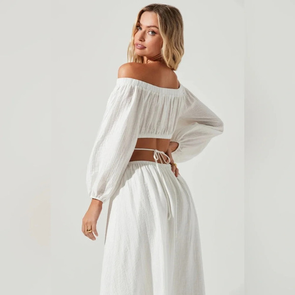 Revolve ASTR White Off the Shoulder Cassian Dress NWT - Picture 4 of 8